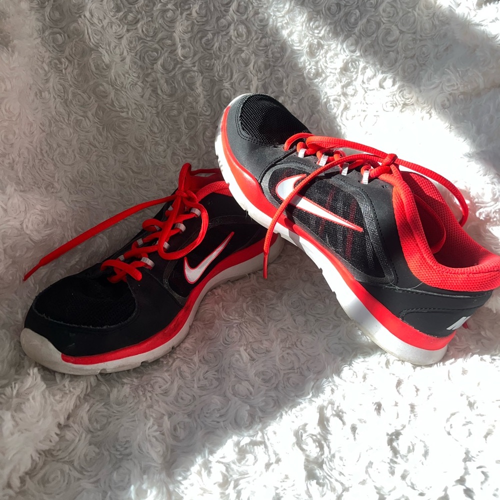 Nike tennis shoes